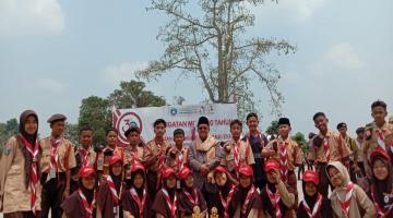 FOTO BERSAMA PIMPINAN PONDOK PESANTREN AL-MIZAN PADA ACARA PRAMUKA AGRASI (Al-Mizan Galang Kreasi) 2